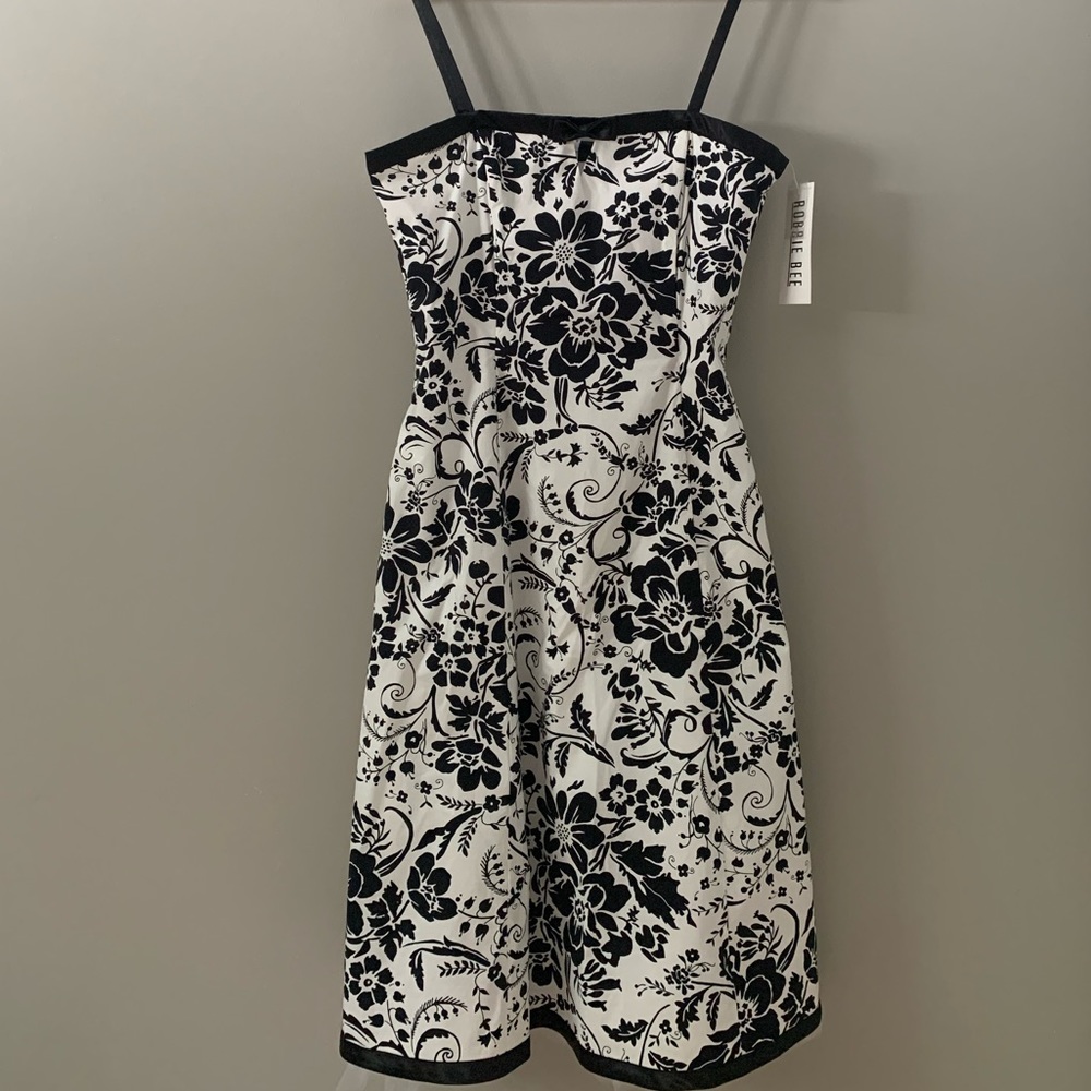 Robbie Bee Floral Sleeveless Midi Dress